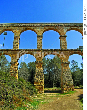 スペイン タラゴナの考古遺跡群 古代ローマ時代の水道橋の写真