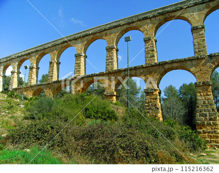 スペイン タラゴナの考古遺跡群 古代ローマ時代の水道橋の写真