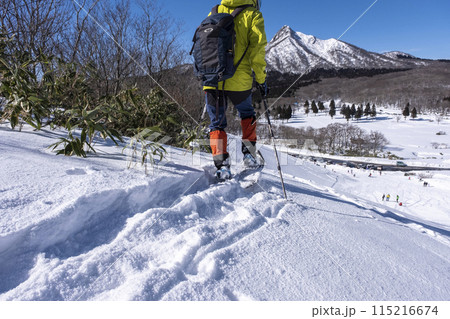 スノーシューで雪の中を歩く 大山鏡ヶ成 スノーシューで雪の中を歩く 大山鏡ヶ成 115216674
