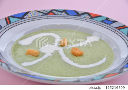 爽やかな味わい：アートなグリーンスープ 115216809