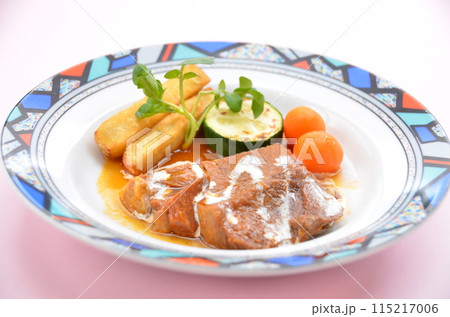 上質な味わい、タンシチューと季節の焼き野菜添え 115217006