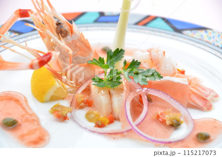 スキャンピとサーモンのエレガントな盛り合わせ スキャンピとサーモンのエレガントな盛り合わせ 115217073