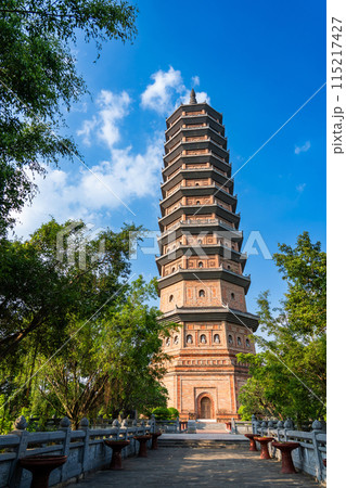 ベトナムハノイ ニンビンにある東洋一の敷地面積を誇る世界遺産のバイディン寺の仏舎利塔 ベトナムハノイ ニンビンにある東洋一の敷地面積を誇る世界遺産のバイディン寺の仏舎利塔 115217427