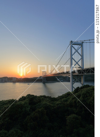 関門海峡の夕日(めかりPAから) 関門海峡の夕日(めかりPAから) 115217867