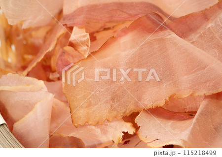 花かつおの鰹節のクローズアップ背景 115218499