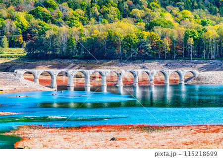 北海道 秋のタウシュベツ川橋梁 ~タウシュベツ展望台から~ 北海道 秋のタウシュベツ川橋梁 ~タウシュベツ展望台から~ 115218699