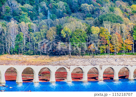 北海道 秋のタウシュベツ川橋梁 ~タウシュベツ展望台から~ 北海道 秋のタウシュベツ川橋梁 ~タウシュベツ展望台から~ 115218707