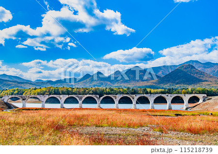 北海道 秋のタウシュベツ川橋梁 北海道 秋のタウシュベツ川橋梁 115218739