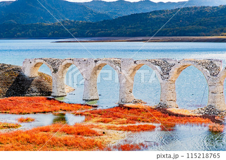 北海道 秋のタウシュベツ川橋梁 北海道 秋のタウシュベツ川橋梁 115218765