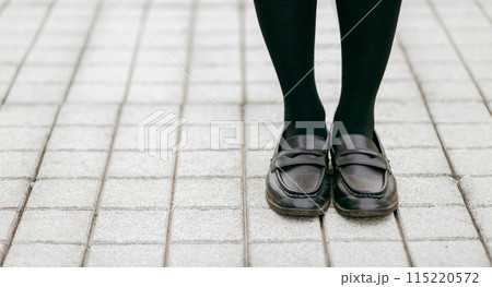 女子高校生・女子高生・女子中学生のローファー・スクールローファー 115220572