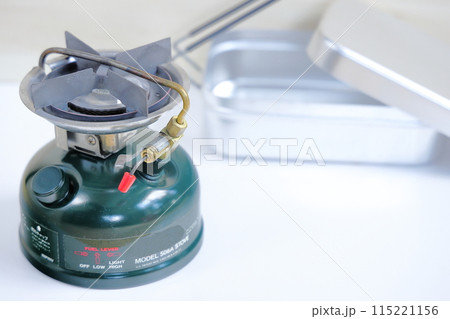キャンプ道具のガソリンストーブとメスティン キャンプ道具のガソリンストーブとメスティン 115221156