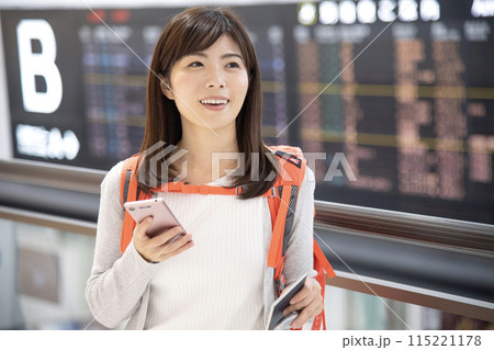 空港 人物 笑顔 空港 人物 笑顔 115221178