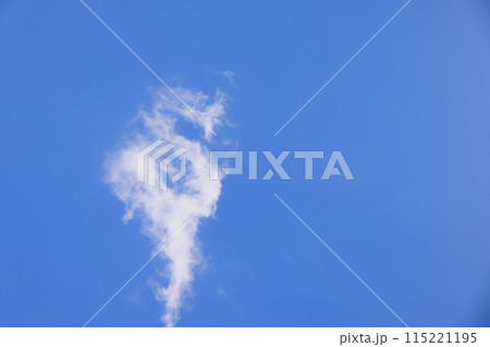 雲のある青空 (背景素材) 雲のある青空 (背景素材) 115221195