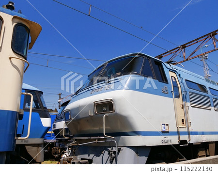 大阪　吹田　電気機関車（吹田総合車両所、EF66‐100型）（初夏） 115222130