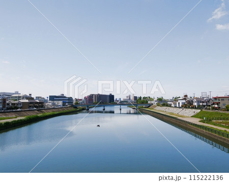 大阪　吹田市　神崎川と吹田大橋（高浜橋から下流方向）（晩秋） 115222136