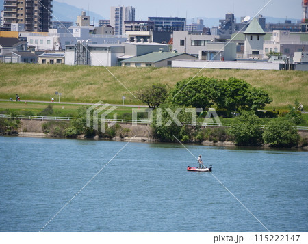 大阪　淀川　川とカヌー（豊里大橋付近左岸から）（初夏） 115222147