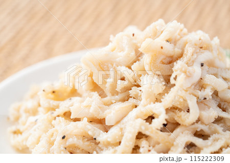 白センマイ刺しのクローズアップ 白センマイ刺しのクローズアップ 115222309