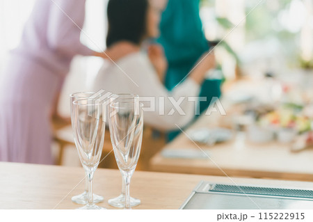おうち女子会とシャンパングラス おうち女子会とシャンパングラス 115222915