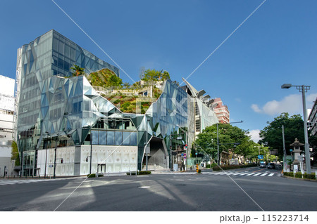 東京都渋谷区、神宮前交差点の新商業施設ハラカドと表参道 115223714