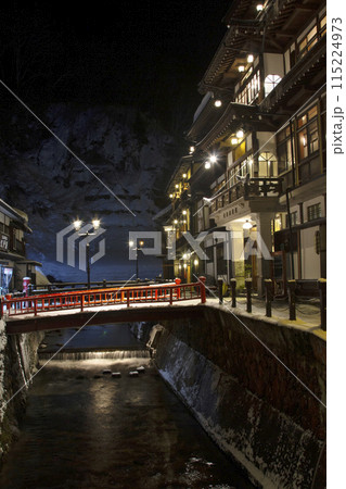 雪降る夜の銀山温泉 雪降る夜の銀山温泉 115224973
