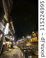 ライトアップされた銀山温泉 115224995