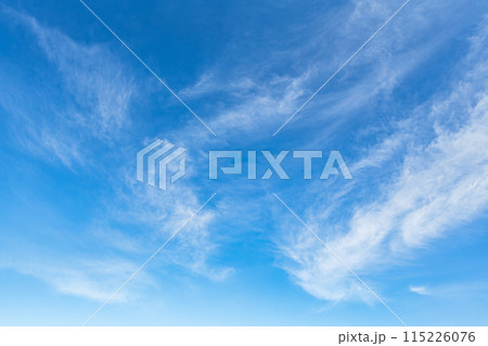 青空と白い雲　背景素材 115226076