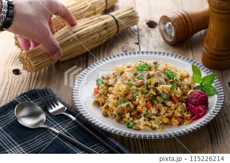 わら納豆を使った 納豆チャーハン ( 納豆の香ばしさが楽しめるアレンジ炒飯 ) わら納豆を使った 納豆チャーハン ( 納豆の香ばしさが楽しめるアレンジ炒飯 ) 115226214