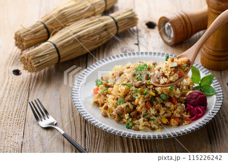 わら納豆を使った 納豆チャーハン　（ 納豆の香ばしさが楽しめるアレンジ炒飯 ） 115226242