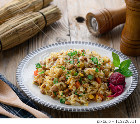 わら納豆を使った 納豆チャーハン ( 納豆の香ばしさが楽しめるアレンジ炒飯 ) わら納豆を使った 納豆チャーハン ( 納豆の香ばしさが楽しめるアレンジ炒飯 ) 115226311