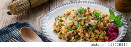 わら納豆を使った 納豆チャーハン　（ 納豆の香ばしさが楽しめるアレンジ炒飯 ） 115226312