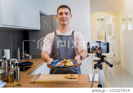 The chef is broadcasting live from workshop how to prepare a vegetarian food 115227014