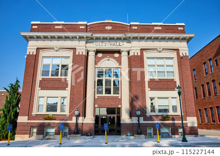 Blue sky overhead Whitley county city hall building on bright summer day 115227144