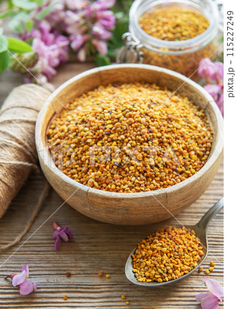 Healthy bee pollen grains.  Bee pollen on a bowl and acacia flowers. 115227249