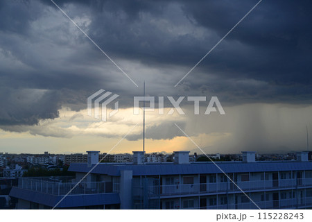 ゲリラ豪雨接近-1 ゲリラ豪雨接近-1 115228243