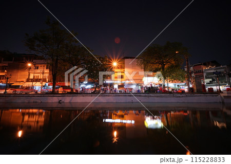 Nigh view along Ong Ang Canel in Bangkok, Thailand 115228833