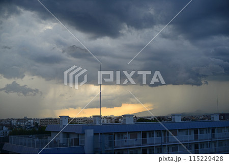 ゲリラ豪雨接近-4 ゲリラ豪雨接近-4 115229428