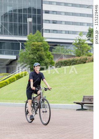 サイクリング 女性 自転車 115229446