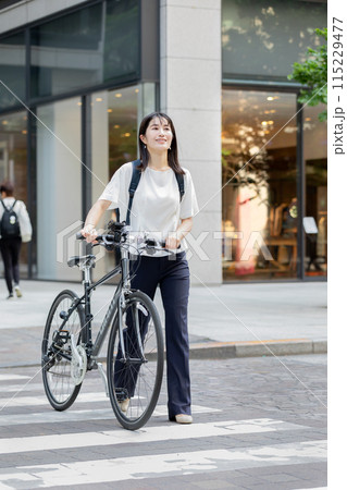 通勤 女性 自転車 115229477