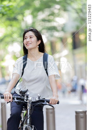 通勤 女性 自転車 115229483