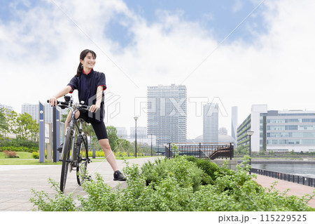 サイクリング 女性 自転車 115229525