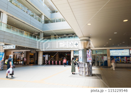 東京 成城学園前駅中央改札口 東京 成城学園前駅中央改札口 115229546