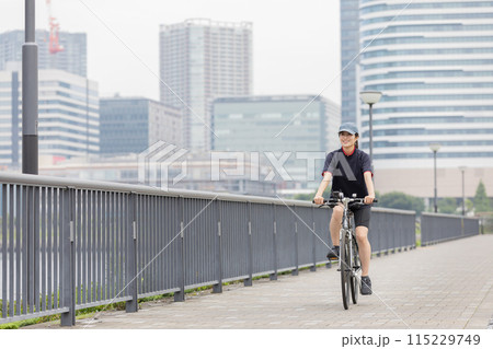 サイクリング 女性 自転車 115229749