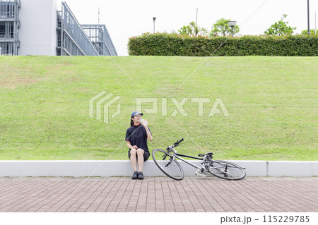サイクリング 女性 自転車 115229785