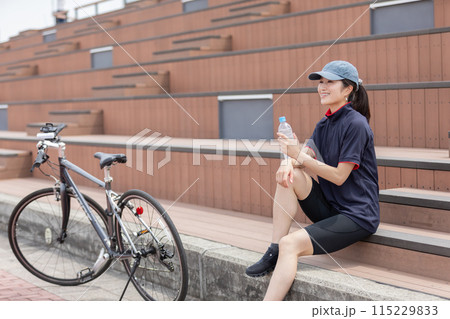 サイクリング 女性 自転車 サイクリング 女性 自転車 115229833