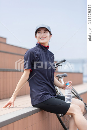 サイクリング 女性 自転車 サイクリング 女性 自転車 115229836