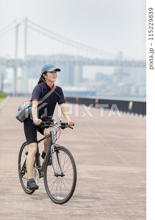 サイクリング 女性 自転車 115229839