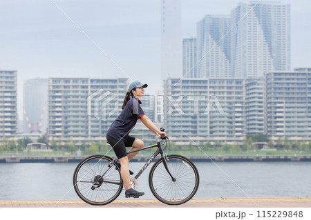 サイクリング 女性 自転車 サイクリング 女性 自転車 115229848