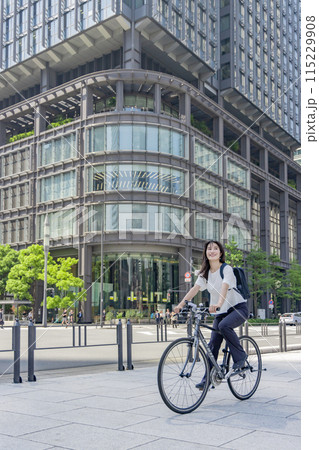 女性 自転車 通勤 115229908