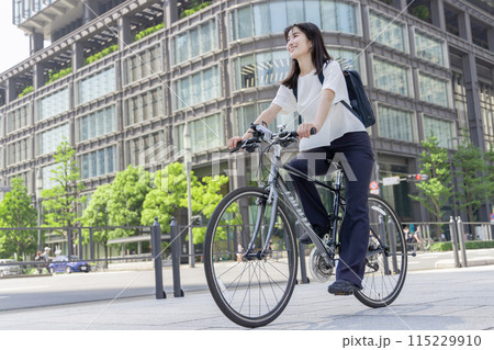 女性 自転車 通勤 115229910