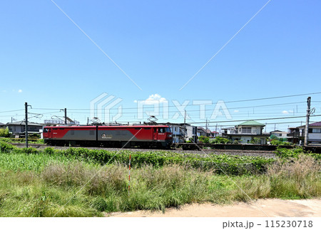 田園地帯を走る東北本線貨物列車 115230718